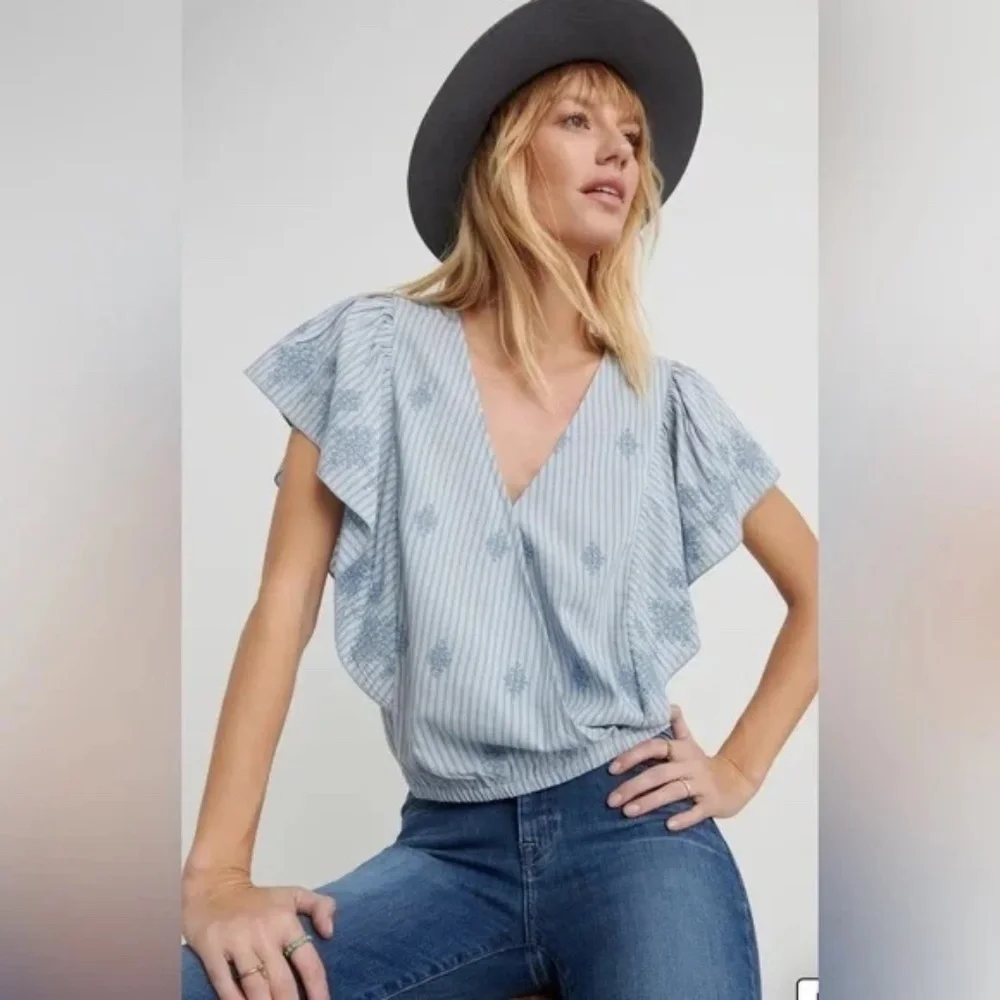 LUCKY BRAND - Cross Over Flutter Sleeve Top - Blue in Small - Picture 3 of 6